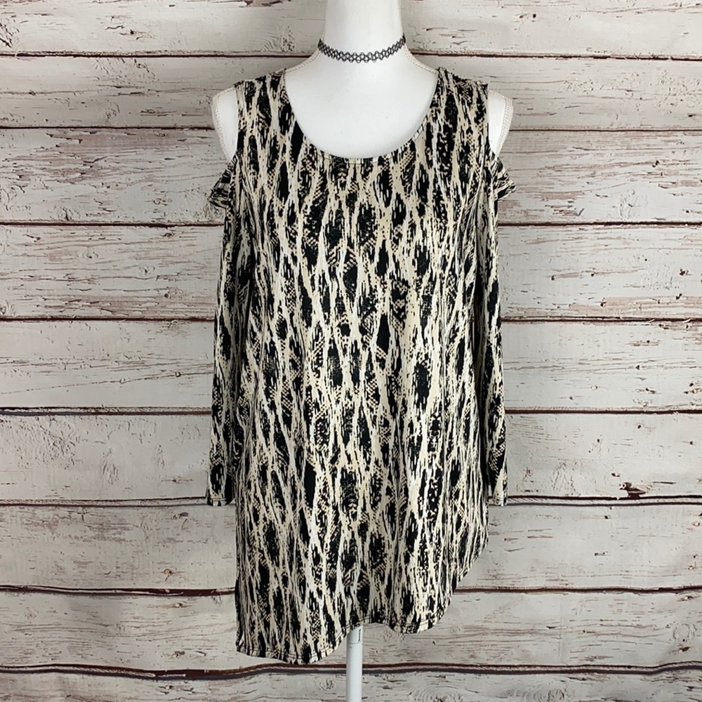 89th & Madison cold Shoulder Blouse Medium